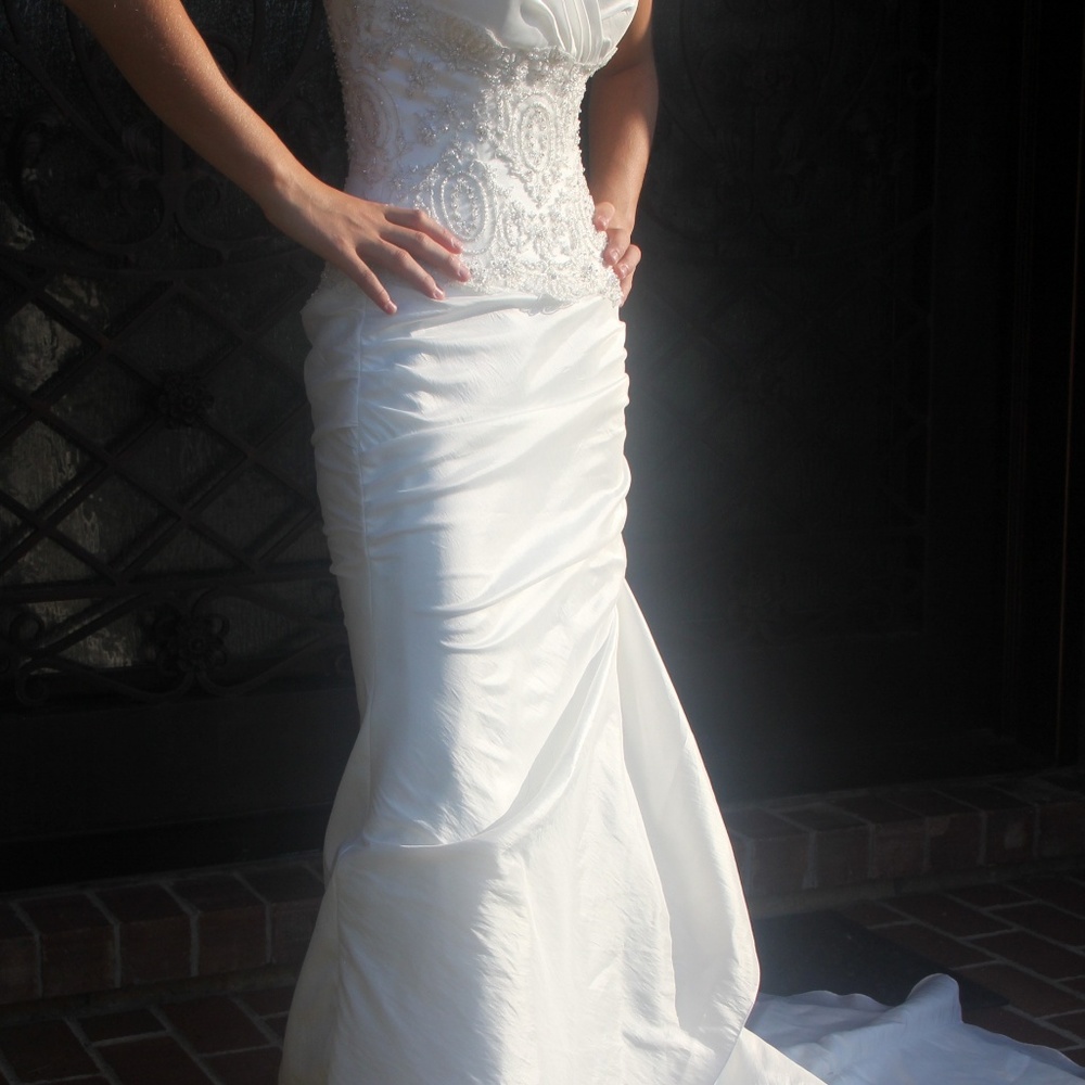 Sottero and Midgley Like NEW Bodycon Wedding Gown Size XS / 2 - Picture 5 of 8